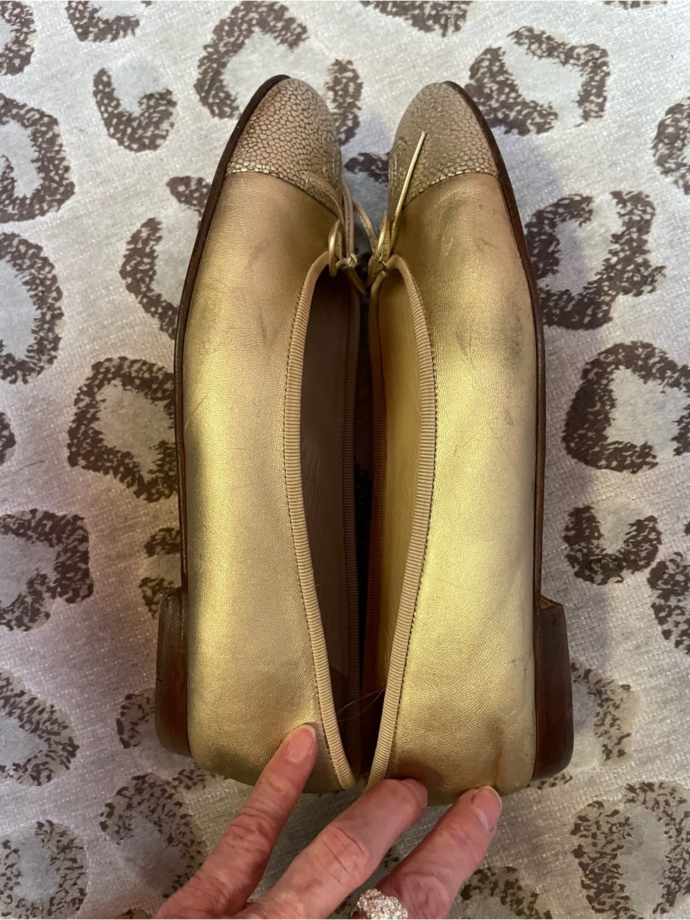 CHANEL Ballet Flat in Metallic Gold with Bow 37.5 - Picture 4 of 11